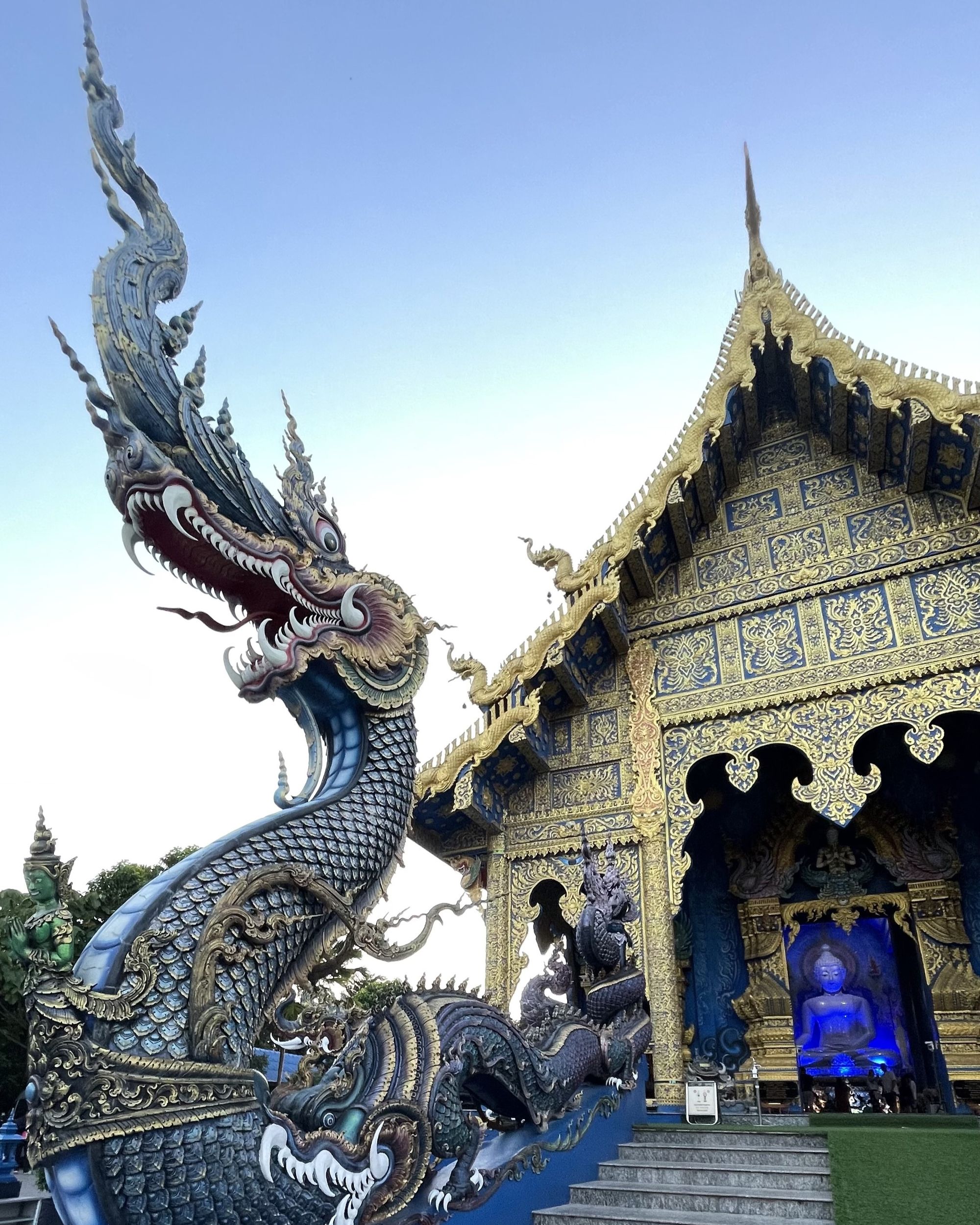 Wat Rong Suea Ten (Blue Temple)