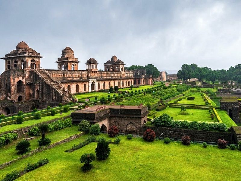 Royal Residences: A Voyage through Palaces and Forts in Madhya Pradesh